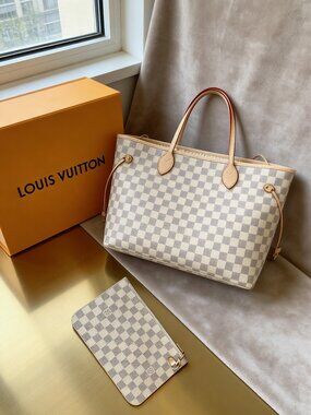 Louis Vuitton Neverfull Beige Lining Bag